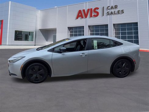 Used 2025 Toyota Prius LE image 2