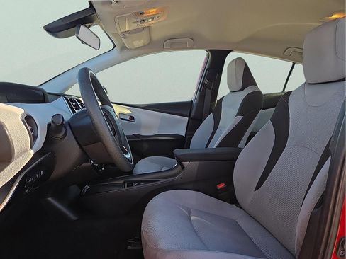 Used 2022 Toyota Prius LE image 14