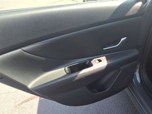 Used 2026 Hyundai Elantra Hybrid FWD image 17