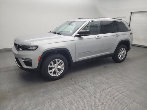 Used 2023 Jeep Grand Cherokee Limited RWD image 2