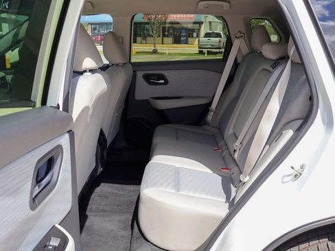 Used 2023 Nissan Rogue SV AWD/4WD image 9