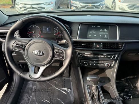 Used 2018 Kia Optima S w/ Panoramic Sunroof Package image 13