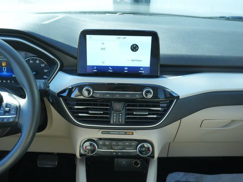 Used 2021 Ford Escape SE image 10