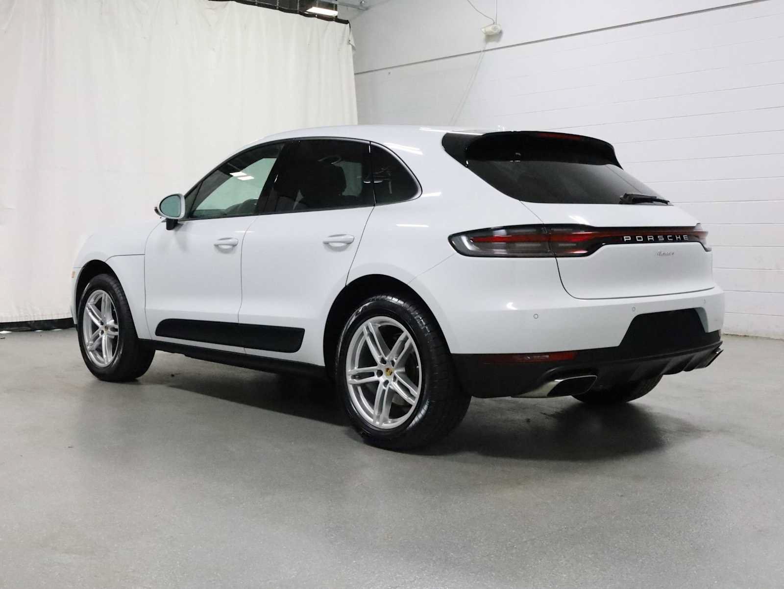 Used 2020 Porsche Macan AWD/4WD image 3