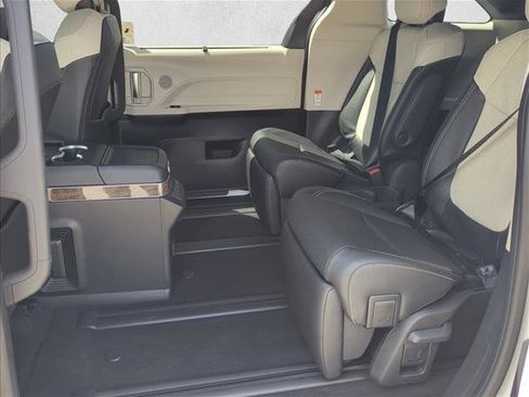 New 2026 Toyota Sienna Limited FWD image 9