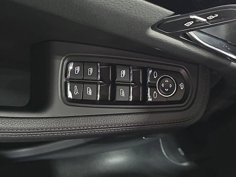 Certified 2026 Porsche Macan AWD/4WD image 21