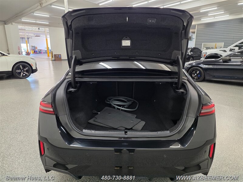 Used 2024 BMW i5 eDrive40i w/ M Sport Package RWD image 10