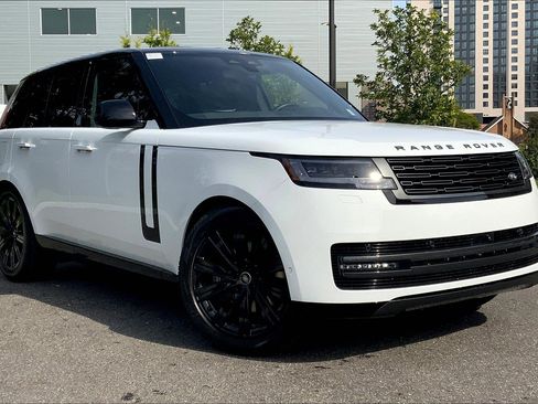 New 2025 Land Rover Range Rover SE image 2