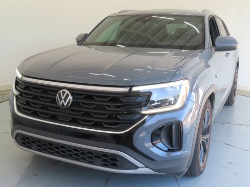 Used 2024 Volkswagen Atlas Cross Sport SE FWD image 8