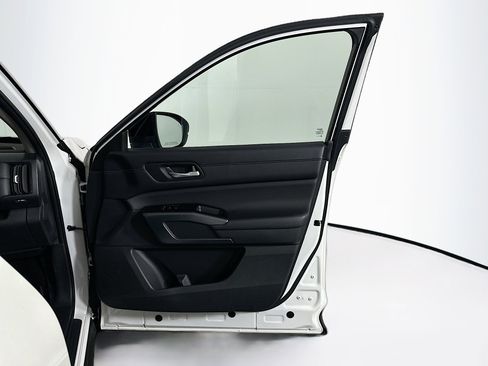 Used 2024 Nissan Pathfinder SL AWD/4WD image 34