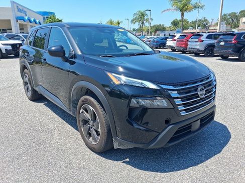 Used 2024 Nissan Rogue SV FWD image 3