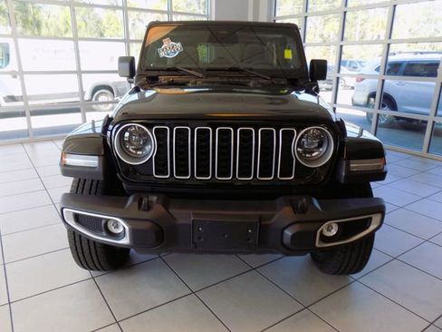Certified 2025 Jeep Wrangler Unlimited Sahara w/ Safety Group AWD/4WD image 2
