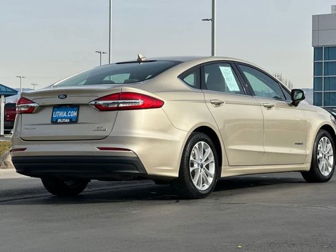 Certified 2019 Ford Fusion SE image 2
