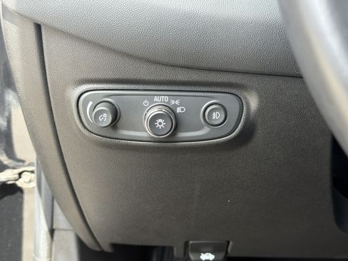 Used 2020 Chevrolet Equinox LT FWD image 18
