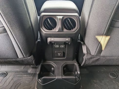 Certified 2024 Jeep Gladiator Sport image 9