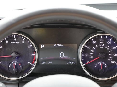 Used 2022 Kia Carnival LX FWD image 18
