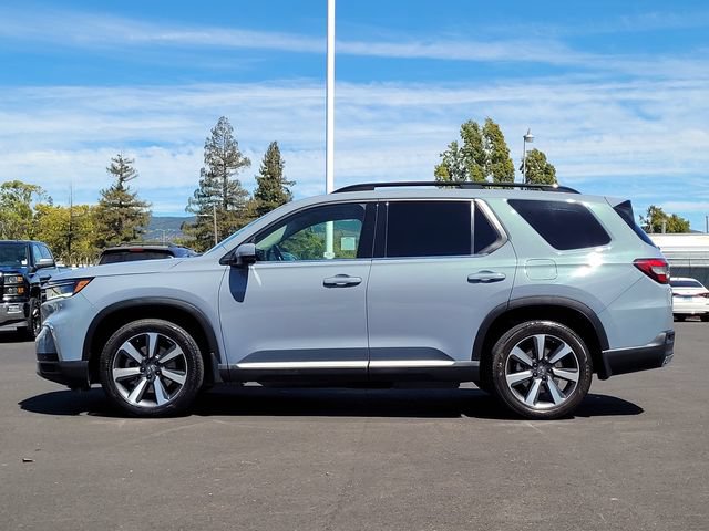 Used 2025 Honda Pilot Touring image 9