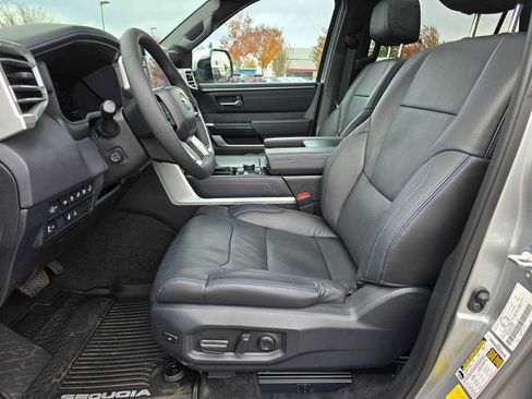 Used 2025 Toyota Sequoia Platinum AWD/4WD image 25