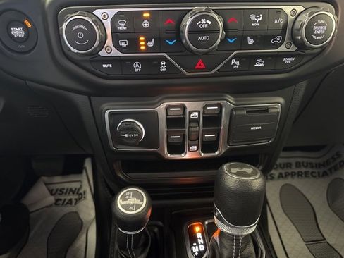 Used 2022 Jeep Wrangler Unlimited Sahara w/ Cold Weather Group image 16