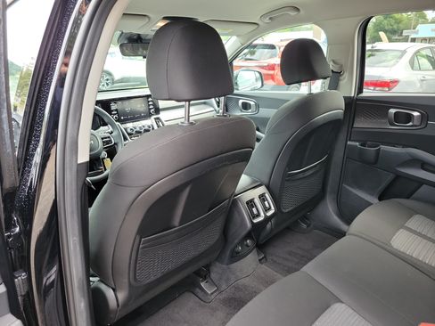 Certified 2023 Kia Sorento LX FWD image 16