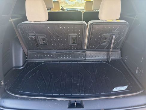 Used 2024 Chevrolet Traverse LS FWD image 11