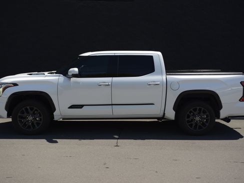Used 2023 Toyota Tundra Platinum AWD/4WD image 2