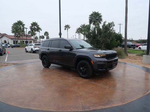 Used 2025 Jeep Grand Cherokee L Altitude image 1
