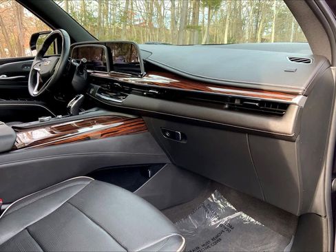 Used 2022 Cadillac Escalade Premium Luxury w/ Performance Package image 17