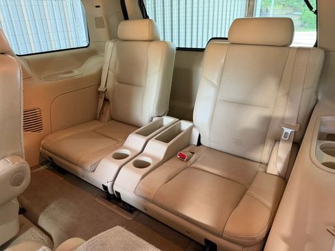 Used 2007 Cadillac Escalade AWD w/ Information Package image 17