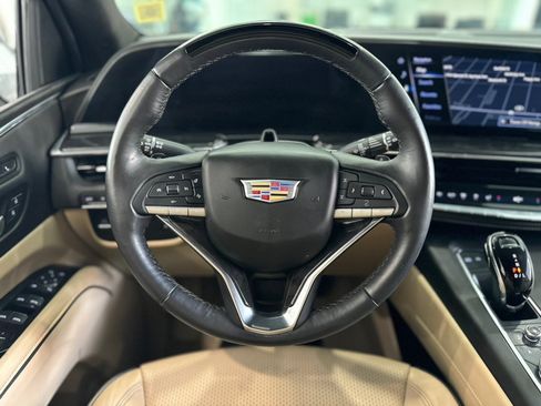 Used 2024 Cadillac Escalade Premium Luxury AWD/4WD image 29