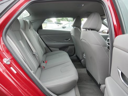 Used 2023 Hyundai Elantra SEL FWD image 18