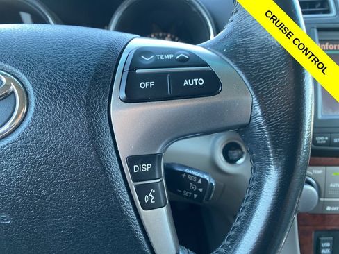 Used 2011 Toyota Highlander Limited w/ Tow Pkg AWD/4WD image 14