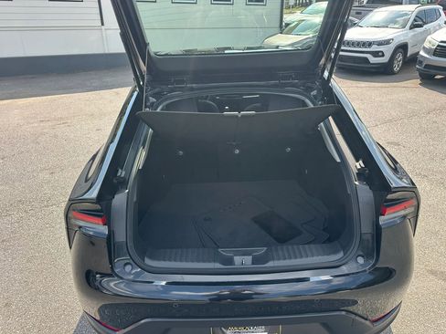 Used 2025 Toyota Prius LE AWD/4WD image 18