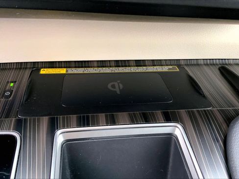 Used 2021 Toyota Sienna Limited image 32