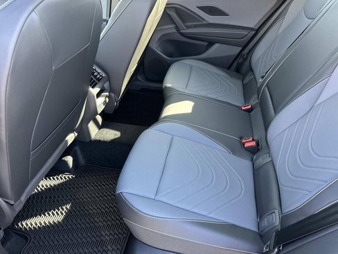 New 2025 Volkswagen Tiguan SE image 14