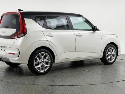 Used 2025 Kia Soul LX w/ LX Technology Package FWD image 9