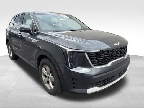 Certified 2024 Kia Sorento LX image 1