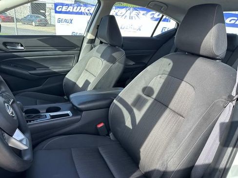 Used 2025 Nissan Altima 2.5 SV FWD image 35