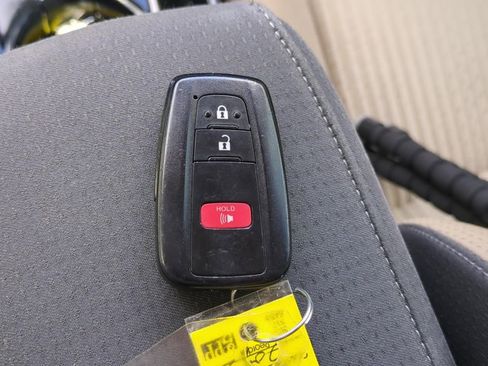 Certified 2018 Toyota Prius Three w/ Advanced Technology Package image 25