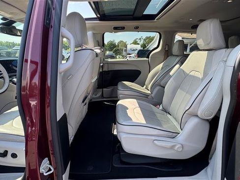Used 2018 Chrysler Pacifica Limited w/ Advanced Safetytec Group FWD image 36