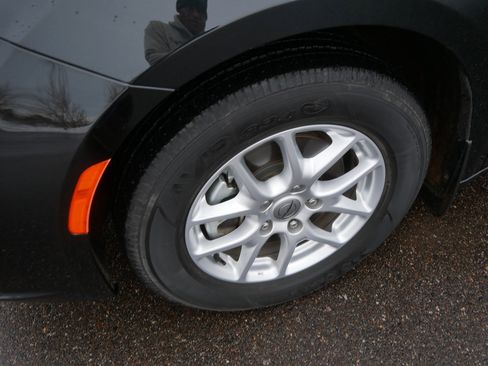 Used 2023 Chrysler Pacifica Touring image 16