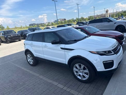 Used 2017 Land Rover Range Rover Evoque SE AWD/4WD image 4