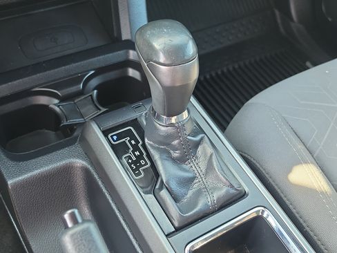 Used 2018 Toyota Tacoma TRD Sport RWD image 30