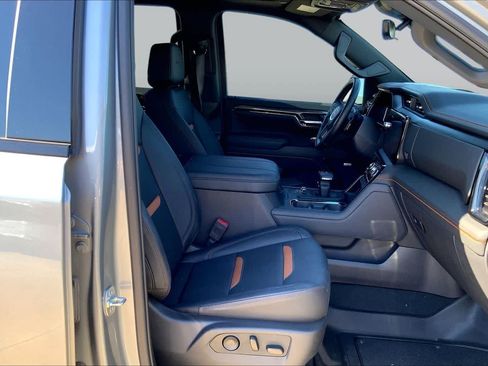 Used 2025 GMC Sierra 1500 AT4 w/ AT4 Premium Package AWD/4WD image 9
