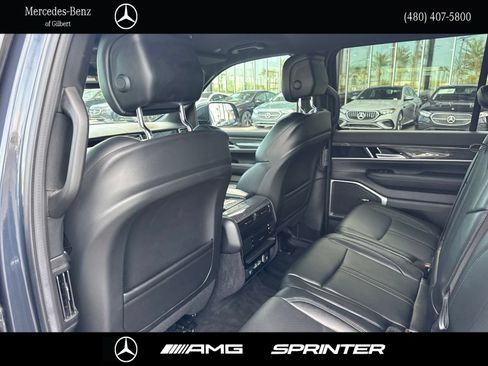 Used 2022 Jeep Wagoneer Series III AWD/4WD image 19