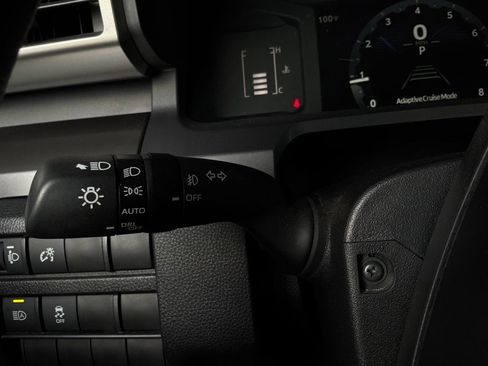 Used 2025 Toyota Tacoma SR5 AWD/4WD image 38