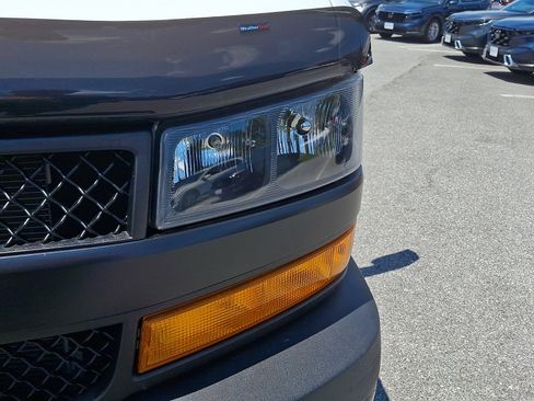 Used 2022 Chevrolet Express 3500 w/ Power Convenience Package RWD image 9