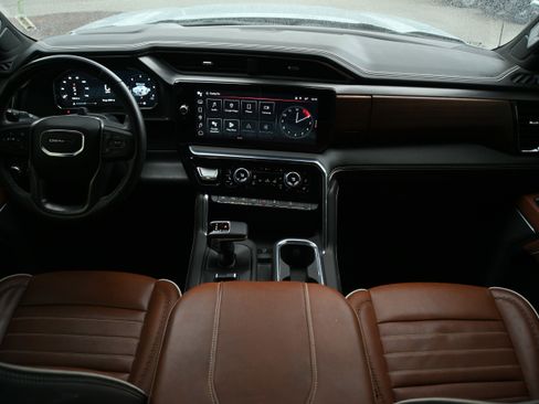 Used 2025 GMC Sierra 1500 Denali Ultimate image 3