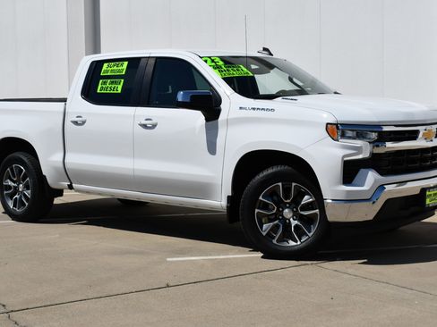 Used 2023 Chevrolet Silverado 1500 LT w/ Protection Package RWD image 2