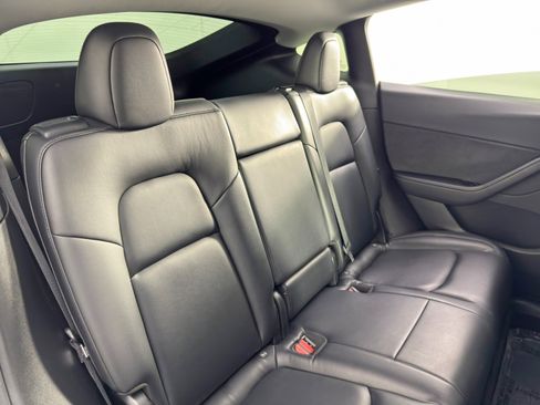 Used 2020 Tesla Model Y Long Range image 39